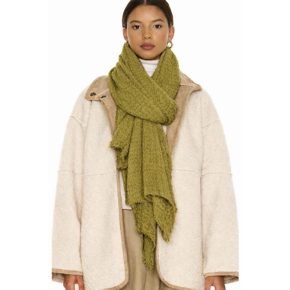 New FREE PEOPLE Long Weekend Waffle Scarf Moss Green Linen Blend Raw Edge NWT